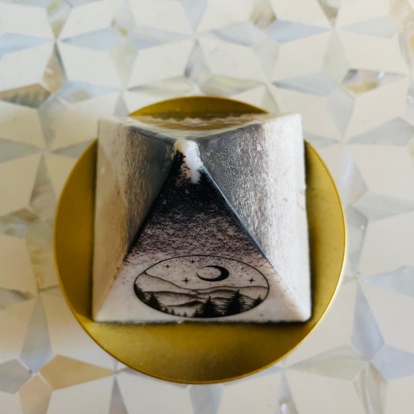 NWT Mountain Coffee Candle - Picture 4 of 5